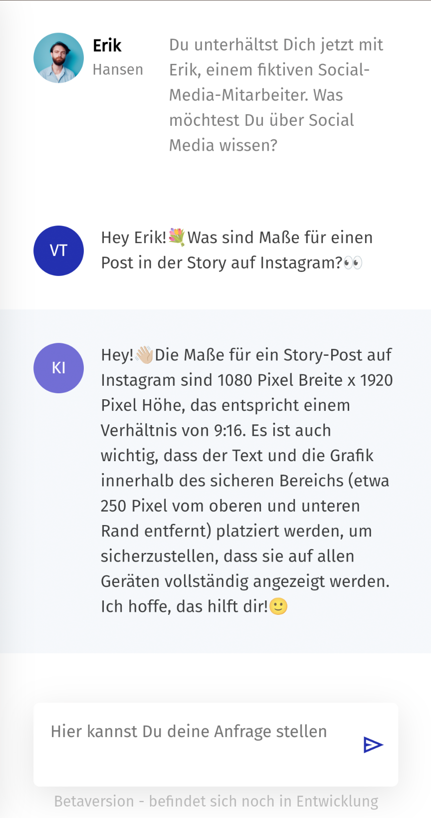 Scrreenshot von einer Unterhaltung mit dem Chatbot, der als fiktiver Social-Media-Manager agiert. Damit werden im Hintergrund weitere fachliche Prompts formuliert, die zu besseren Ergebnissen in diesem Themenbereich führen. 