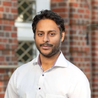 Portrait von Univ.-Prof. Dr. med. Julian Varghese