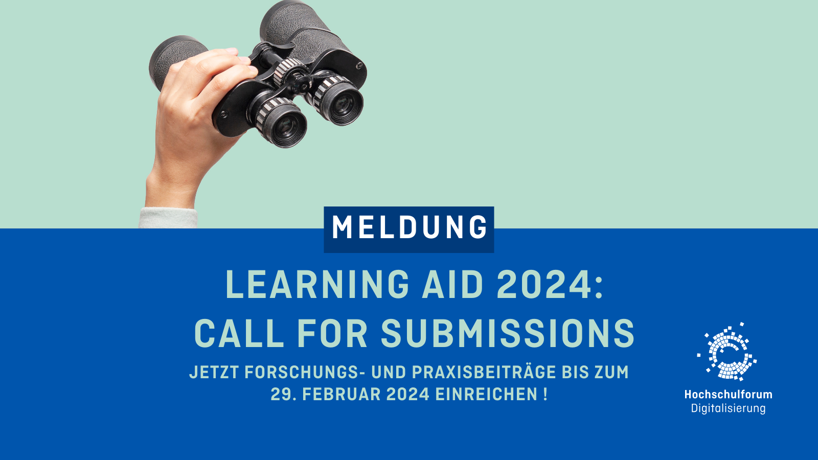 In der oberen Bildhälfte ist eine Hand mit Fernglas vor türkisem Hintergrund zu sehen. Titel der Meldung: "LEARNING AID 2024: CALL FOR SUBMISSIONS". Untertitel: "Jetzt Forschungs- und Praxisbeiträge bis zum 29. Februar 2024 einreichen!". Logo rechts unten: Hochschulforum Digitalisierung.