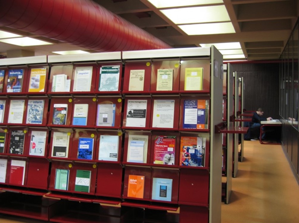 Der ehemalige Zeitschriftenlesesaal UB Dortmund Ende der 1990er Jahre, vor der Umgestaltung zum HyLeC. (Archiv UB/TU Dortmund)