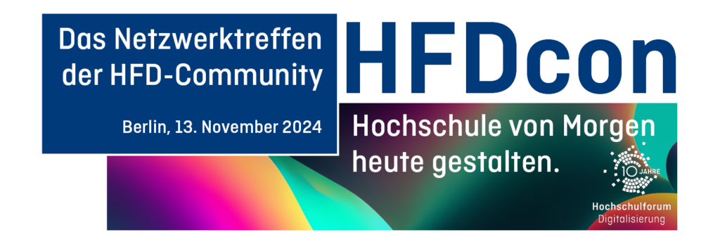 HFDcon 2024: Blauer Kasten mit einem weißen Schriftzug "Das Netzwerktreffen der HFD-Community, Berlin, 13.
