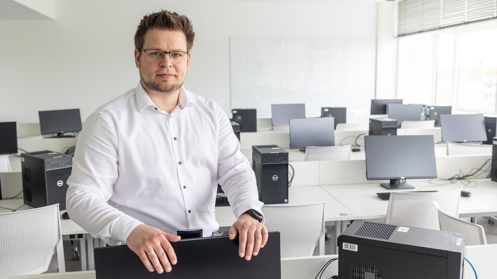 Prof.-Martin-Grothe-1024×576-c-center