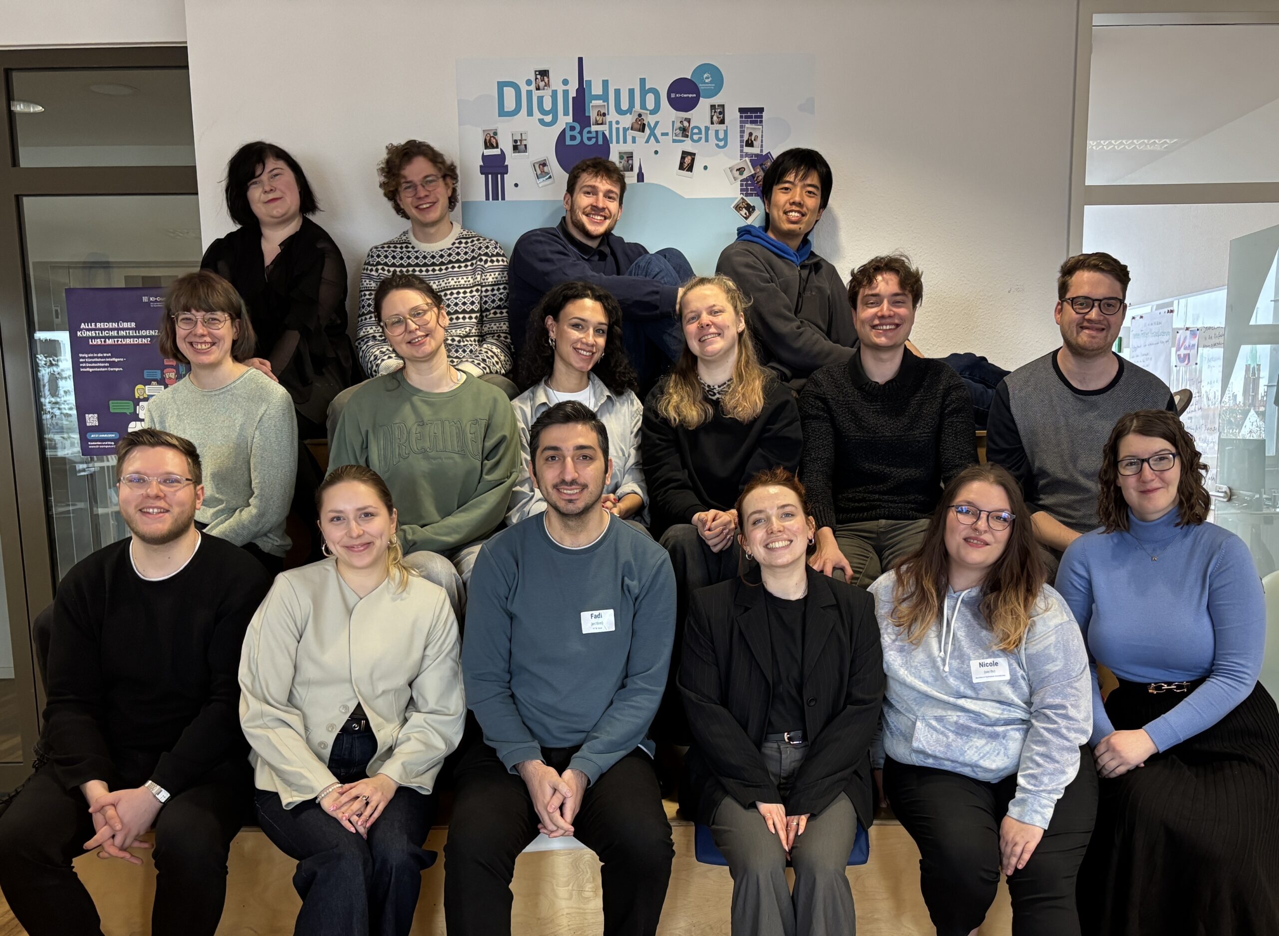DCM26_Gruppenfoto_Spring School Gruppenfoto der DCM-Kohorte 2026 während der DCM-Spring School in den Büroräumen des HFD.