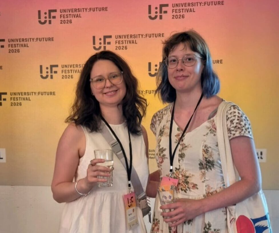 003 Auf diesem Bild sieht man die DCMs Giulia und Olga auf dem University:Future Festival in Berlin.