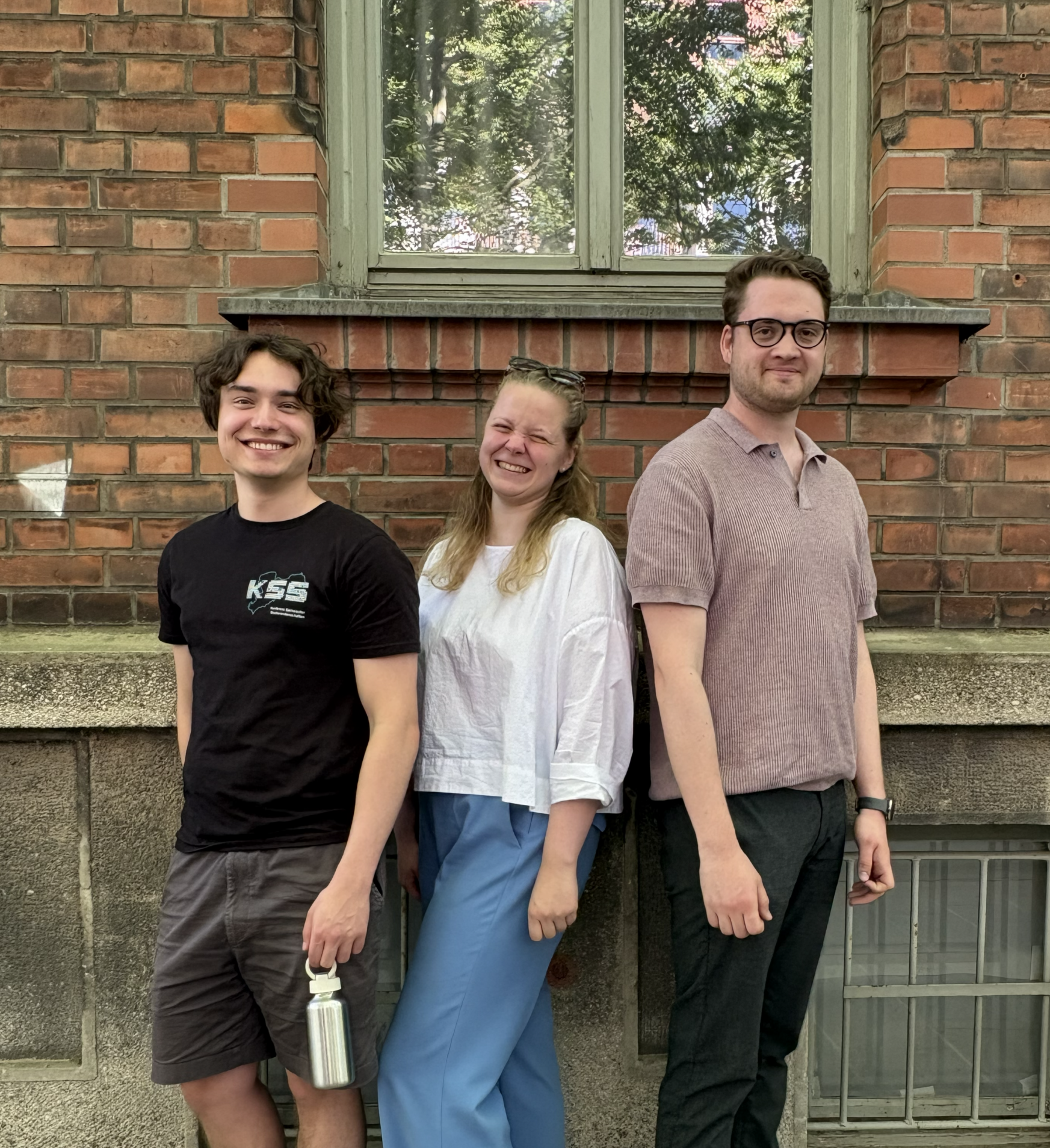 IMG_0284 Auf diesem Bild sind die drei DCMs Richard, Jule und Pascal aus dem Thementrack Society zu sehen.